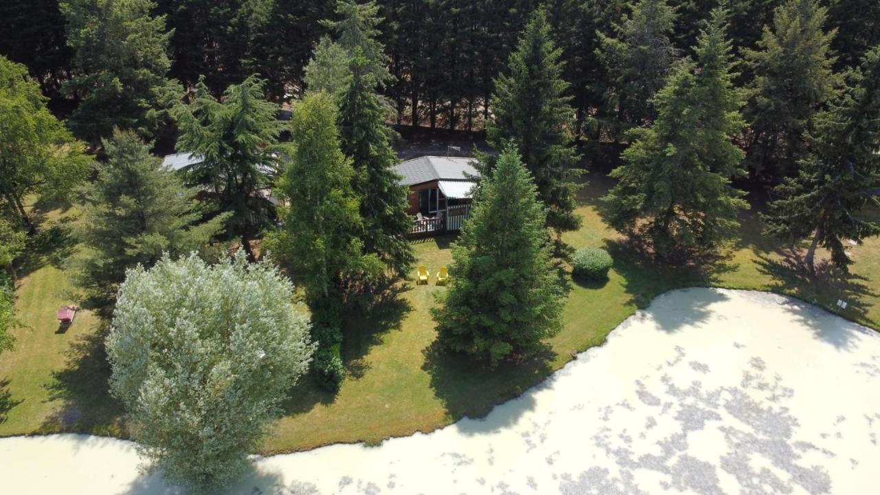 Chalet La Perche Au Bord De L'Eau Lion-en-Sullias Exterior photo